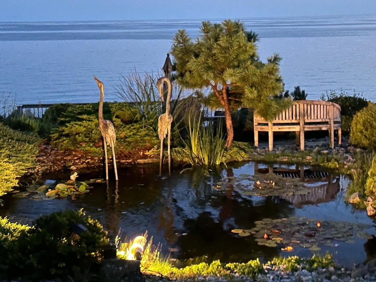 The Wind In The Willows - Luxury Lakefront Oasis Bed and Breakfast Cobourg Exterior foto