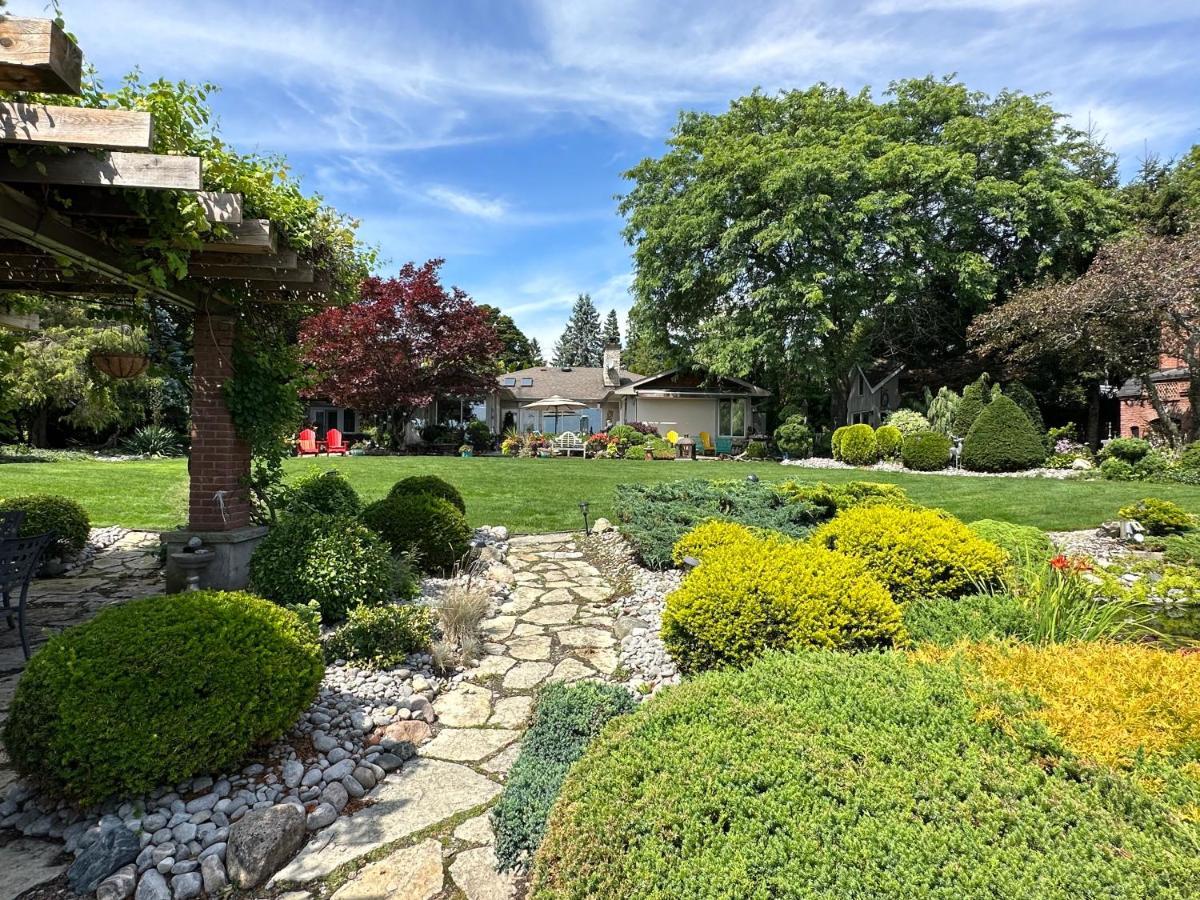 The Wind In The Willows - Luxury Lakefront Oasis Bed and Breakfast Cobourg Exterior foto